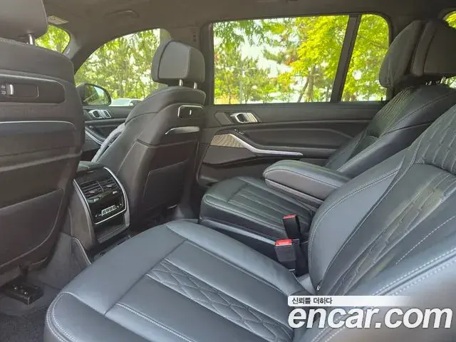 BMW X7 2023 — ფოტო 19/20
