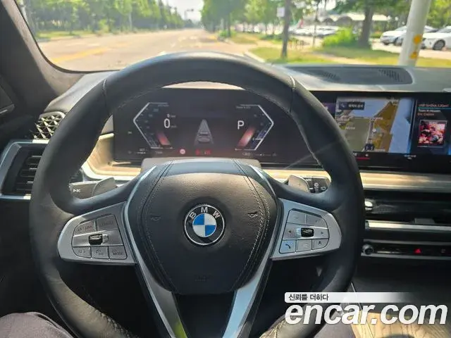 BMW X7 2023 — ფოტო 16/20