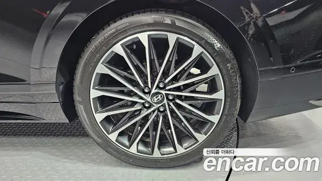 Hyundai Grandeur Hybrid 2023 — Photo 37/37