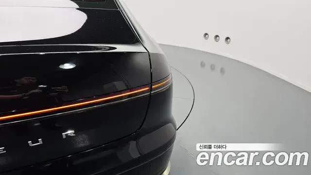 Hyundai Grandeur Hybrid 2023 — Photo 34/37