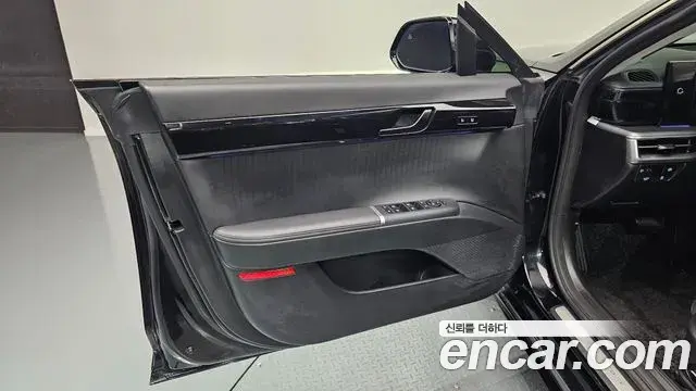 Hyundai Grandeur Hybrid 2023 — Photo 21/37