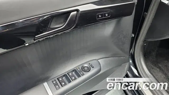 Hyundai Grandeur Hybrid 2023 — Photo 5/37