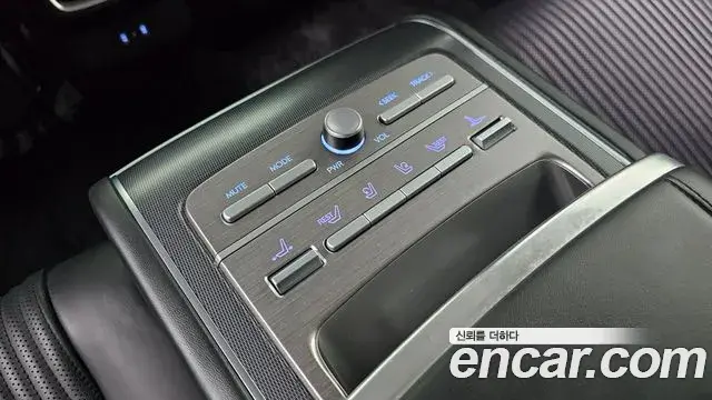 Hyundai Grandeur Hybrid 2023 — Photo 2/37