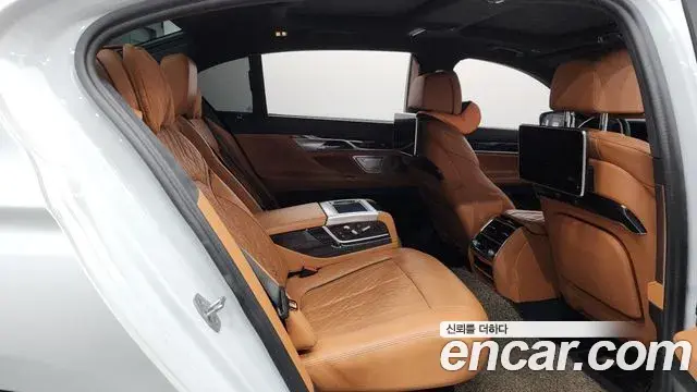 BMW 7 Series 2022 — Photo 19/20