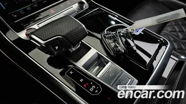 Audi SQ8 2021 — Şəkil 10/20