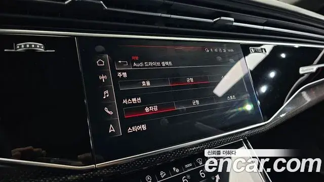 Audi SQ8 2021 — Şəkil 13/20