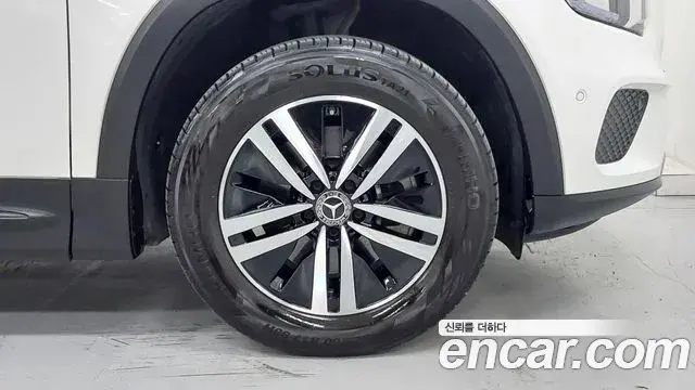 Mercedes-Benz GLB-Class 2021 — ფოტო 11/17