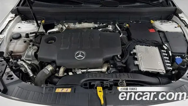 Mercedes-Benz GLB-Class 2021 — ფოტო 16/17