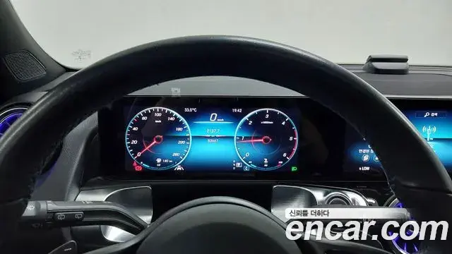 Mercedes-Benz GLB-Class 2021 — ფოტო 3/17
