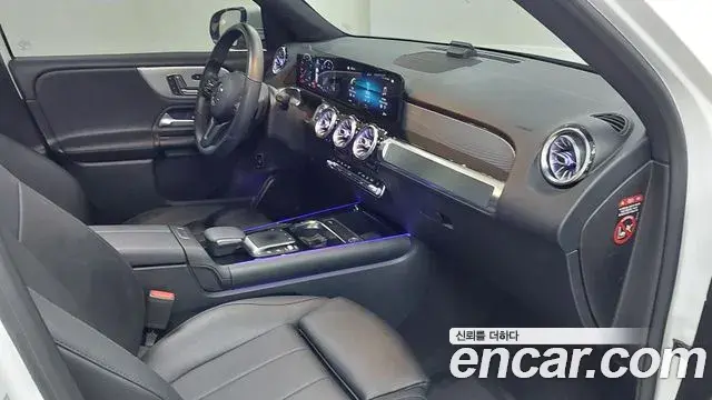 Mercedes-Benz GLB-Class 2021 — ფოტო 14/17