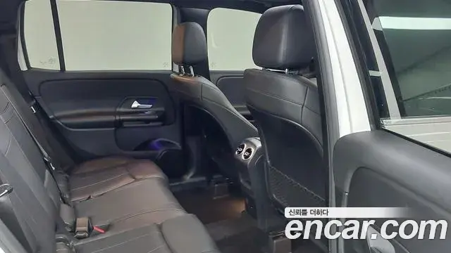 Mercedes-Benz GLB-Class 2021 — ფოტო 13/17