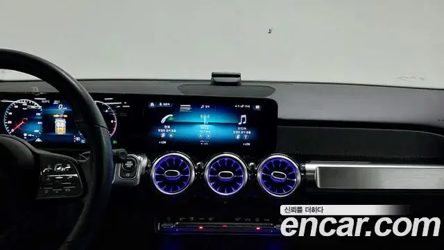 Mercedes-Benz GLB-Class 2021 — ფოტო 9/17