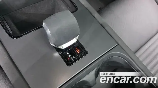 Land Rover Discovery Sport 2025 — Photo 10/20