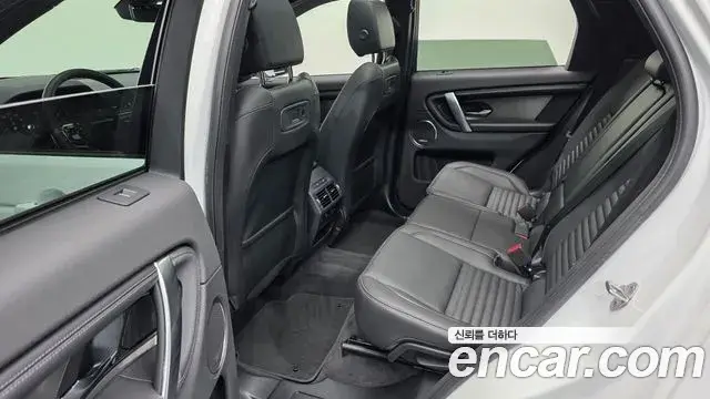 Land Rover Discovery Sport 2025 — Photo 14/20