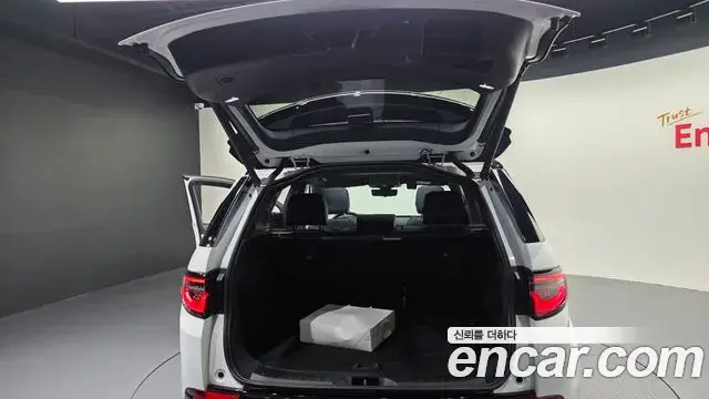 Land Rover Discovery Sport 2025 — Photo 12/20