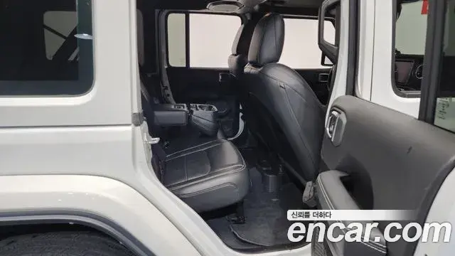 Jeep Wrangler 2022 — Şəkil 12/20