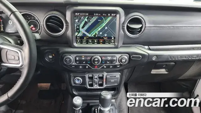 Jeep Wrangler 2022 — Şəkil 14/20