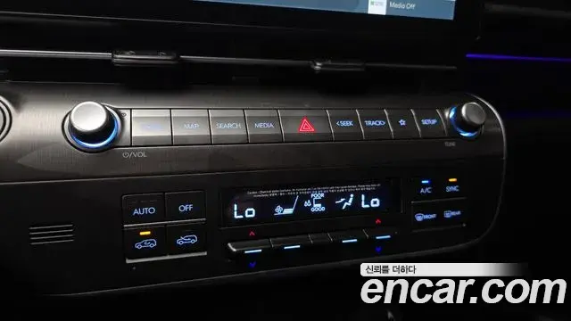 Hyundai Kona 2023 — Фото 17/20