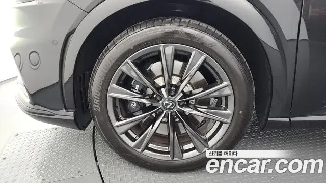 Lexus RX500h 2024 — Şəkil 11/36