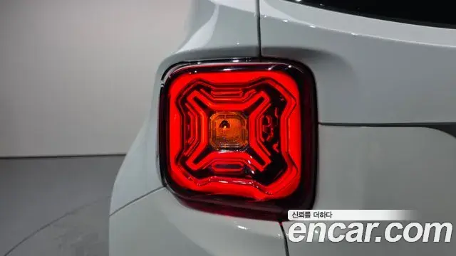 Jeep Renegade 2021 — Şəkil 19/31