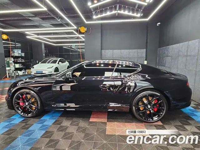 Bentley Continental GT 2023 — ფოტო 19/20