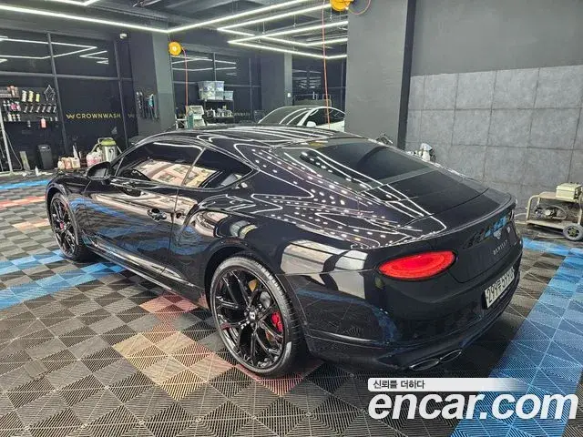 Bentley Continental GT 2023 — ფოტო 16/20