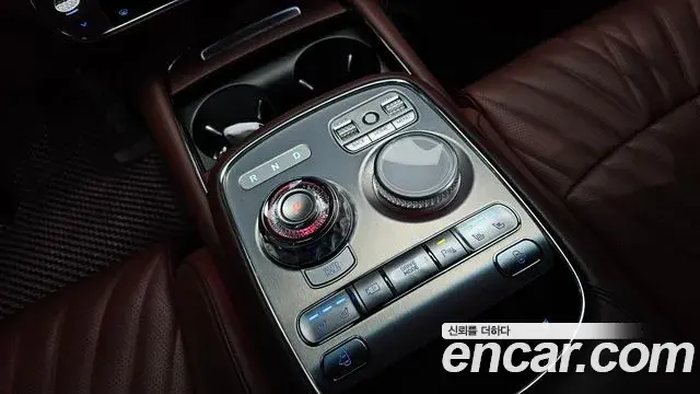 Genesis G90 2022 — Photo 16/20