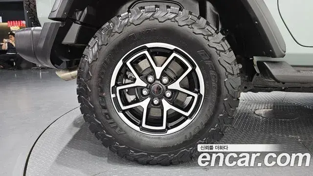 Jeep Wrangler 2024 — Şəkil 18/31