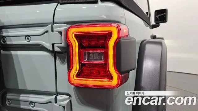 Jeep Wrangler 2024 — Şəkil 21/31