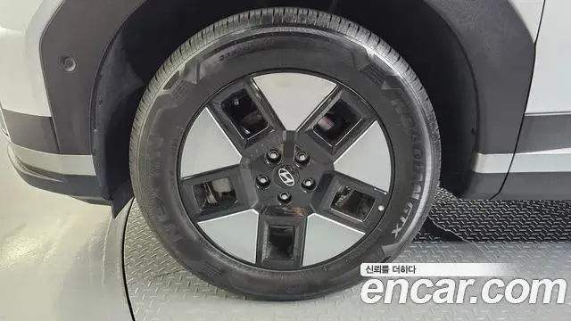 Hyundai Santa Fe 2024 — ფოტო 1/32