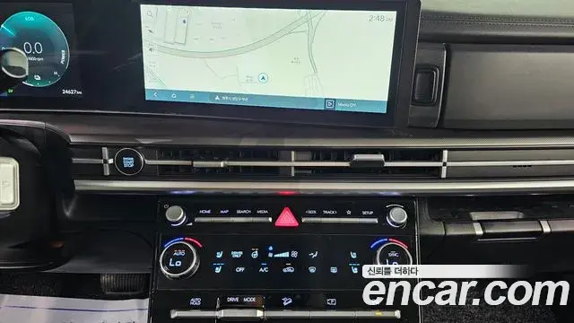 Hyundai Santa Fe 2024 — ფოტო 22/32