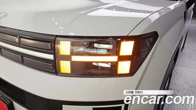 Hyundai Santa Fe 2024 — ფოტო 21/32