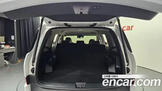 Hyundai Santa Fe 2024 — ფოტო 29/32
