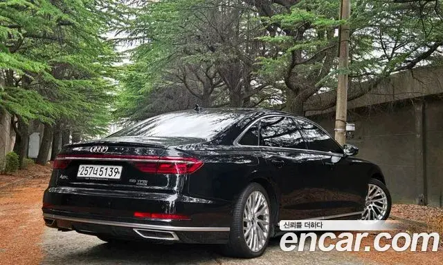 Audi A8 2020 — Фото 8/20