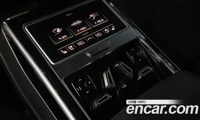 Audi A8 2020 — Фото 16/20