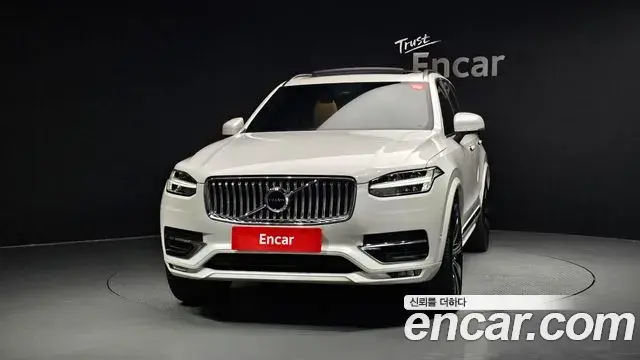 Volvo XC90 2023 — ფოტო 16/20