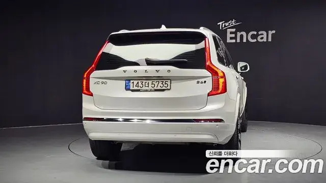 Volvo XC90 2023 — ფოტო 8/20