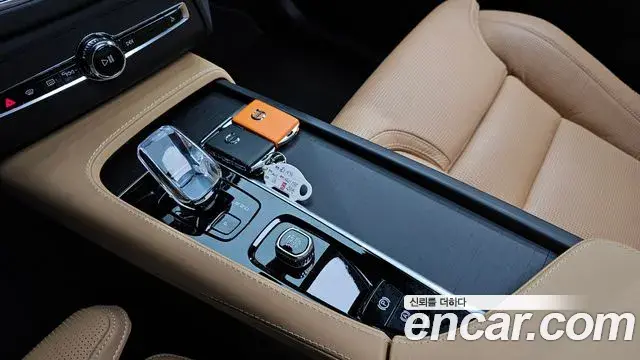 Volvo XC90 2023 — ფოტო 19/20