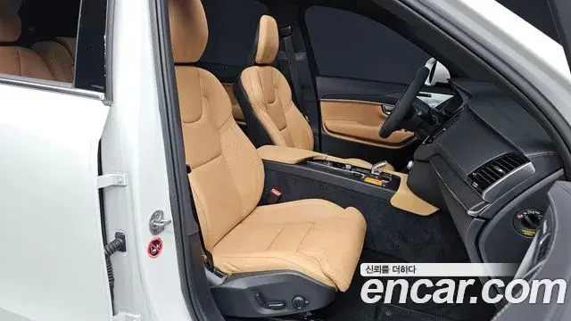 Volvo XC90 2023 — ფოტო 13/20