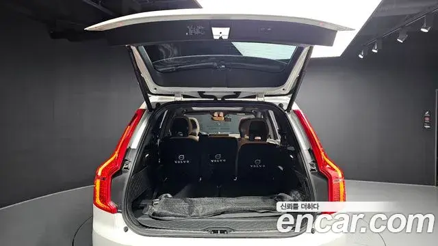 Volvo XC90 2023 — ფოტო 15/20