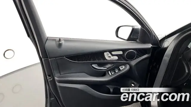 Mercedes-Benz GLC-Class 2019 — Şəkil 27/34