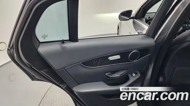 Mercedes-Benz GLC-Class 2019 — Şəkil 19/34