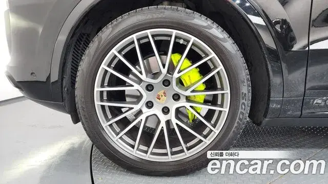 Porsche Cayenne 2023 — Şəkil 16/37