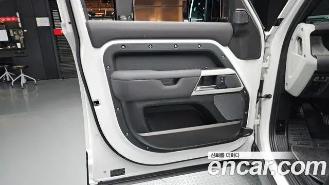 Land Rover Defender 2020 — Şəkil 34/35
