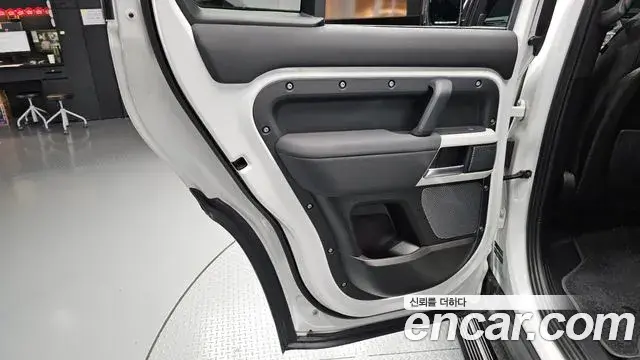Land Rover Defender 2020 — Şəkil 17/35