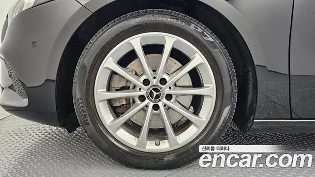 Mercedes-Benz A-Class 2020 — Фото 5/20