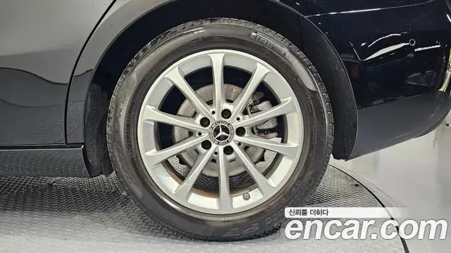 Mercedes-Benz A-Class 2020 — Photo 14/30