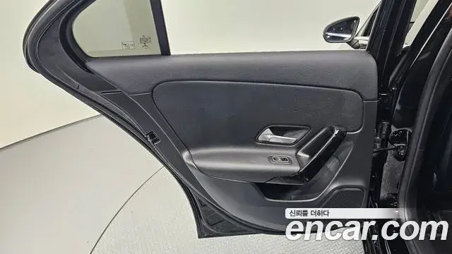 Mercedes-Benz A-Class 2020 — Photo 19/30