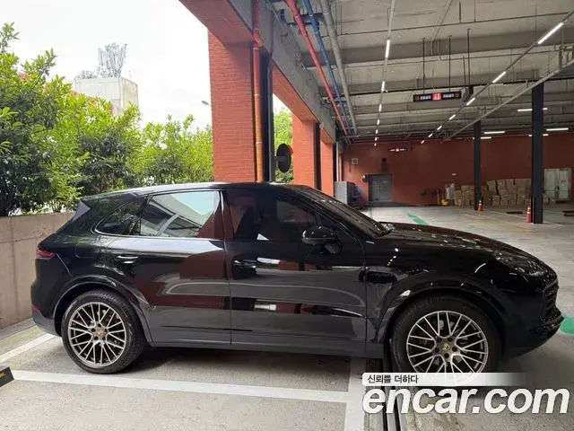 Porsche Cayenne 2023 — Şəkil 3/17