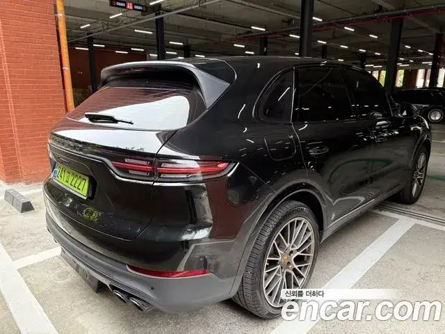 Porsche Cayenne 2023 — Şəkil 12/17